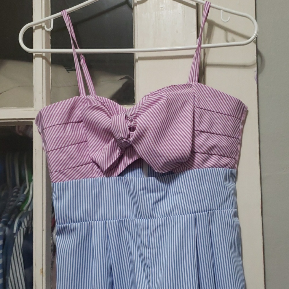 Excellent condition jumpsuit.  Perfect for spring